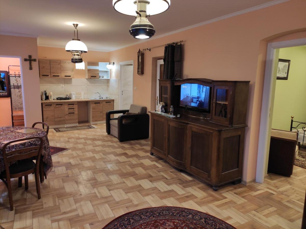 Apartamento Dom Pod Zegarem Przemyśl Exterior foto